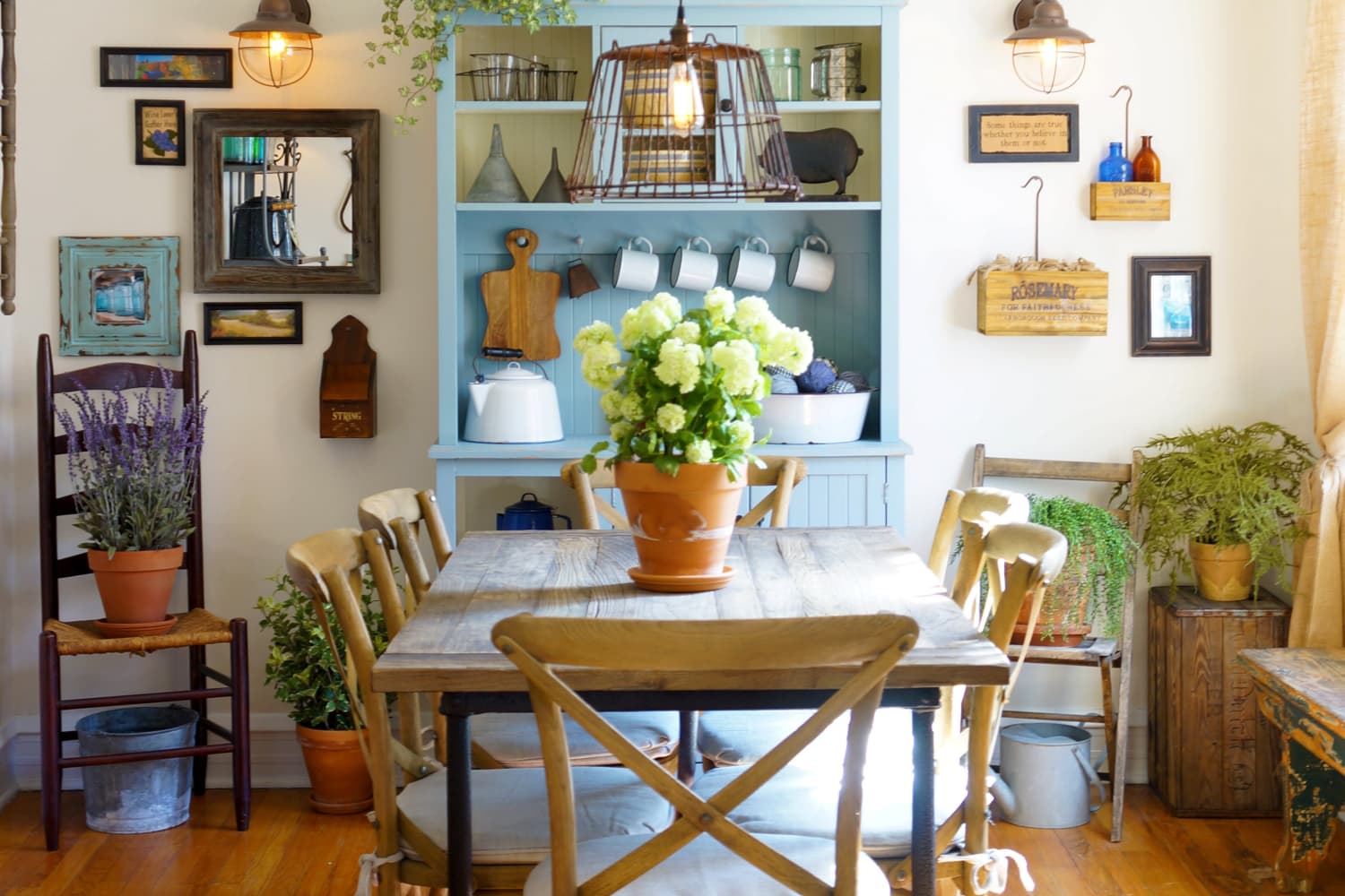 House Tour Cozy Farmhouse Style in Chicago Apartment Therapy